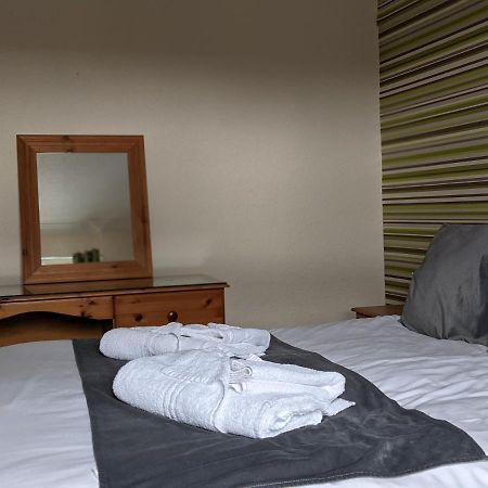 Crown Hotel Langholm Habitación foto
