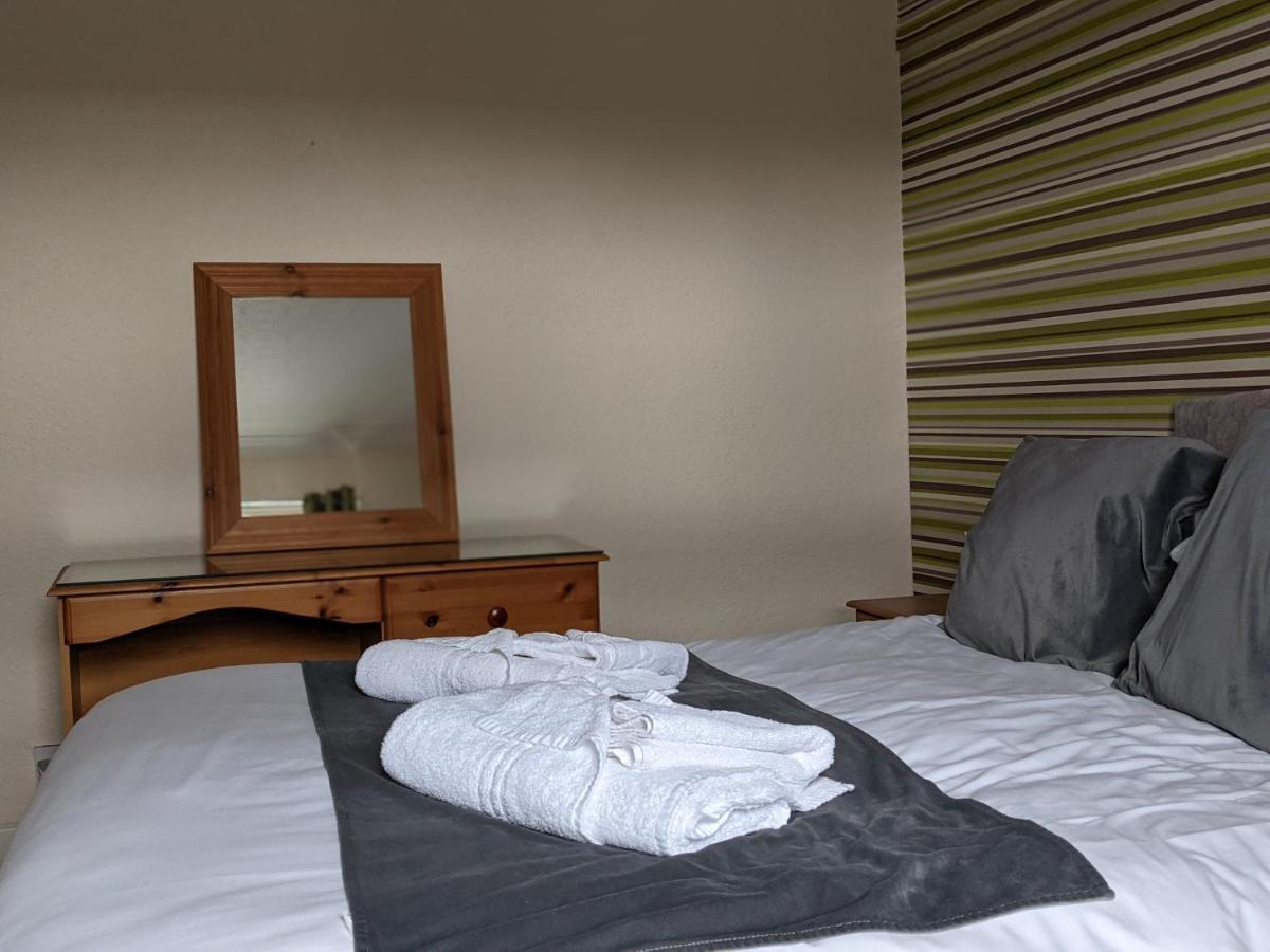 Crown Hotel Langholm Habitación foto