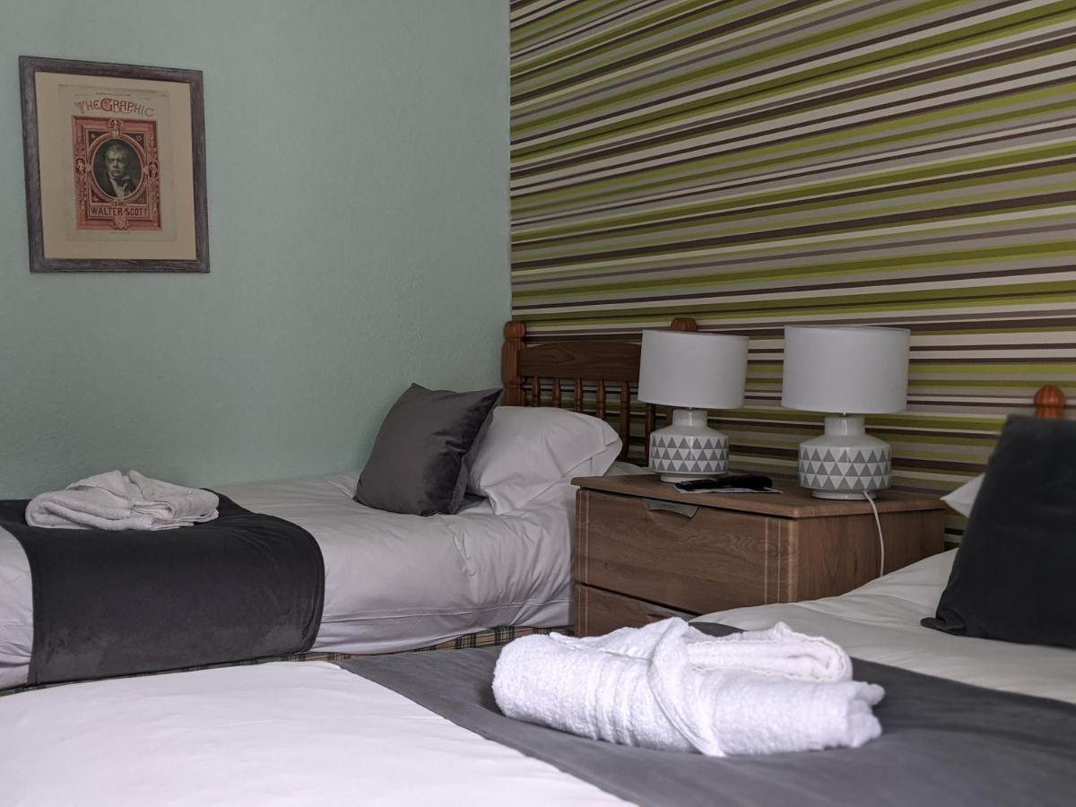 Crown Hotel Langholm Habitación foto